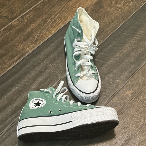 Converse Shoes - NWOT Converse Chuck Taylor All Stars